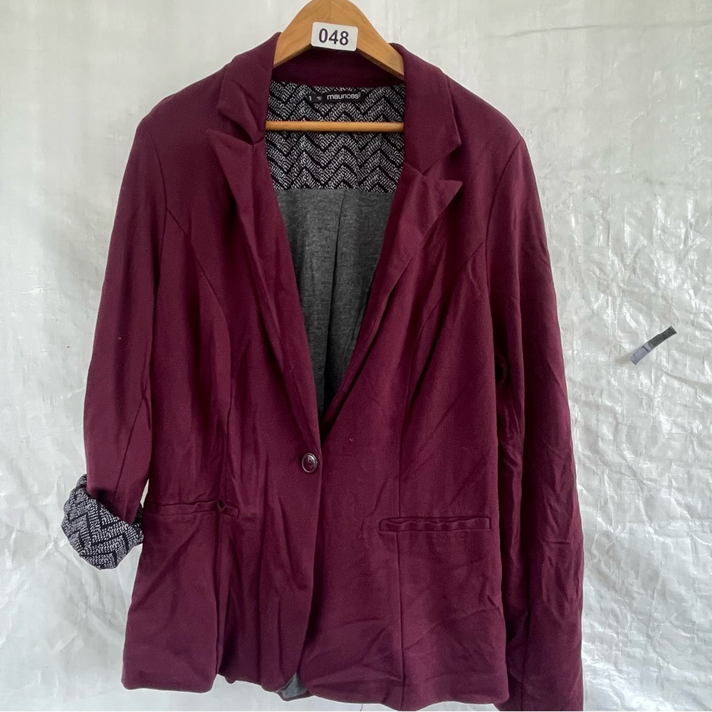 Women’s Maurices blazer. Size 1. Plus size maroon, wine red button jacket. Soft